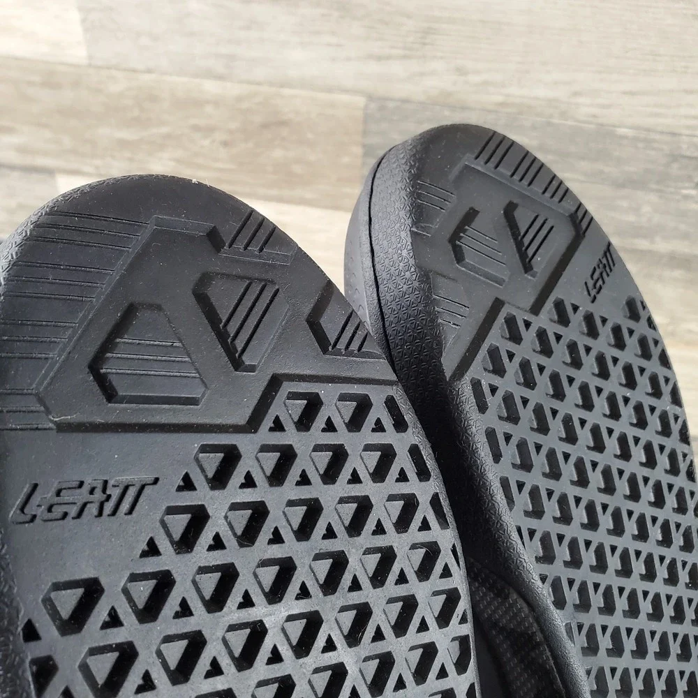 Leatt 3.0 Flat V22 Womens Mountain Shoes Sz 9.5 Black Leather Lace-Up Sneakers